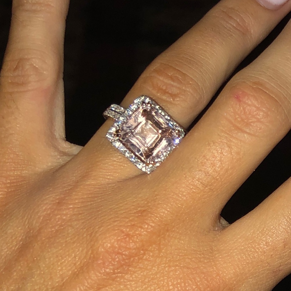 Authentic square Morganite ring 7.4kt with 1kt diamonds